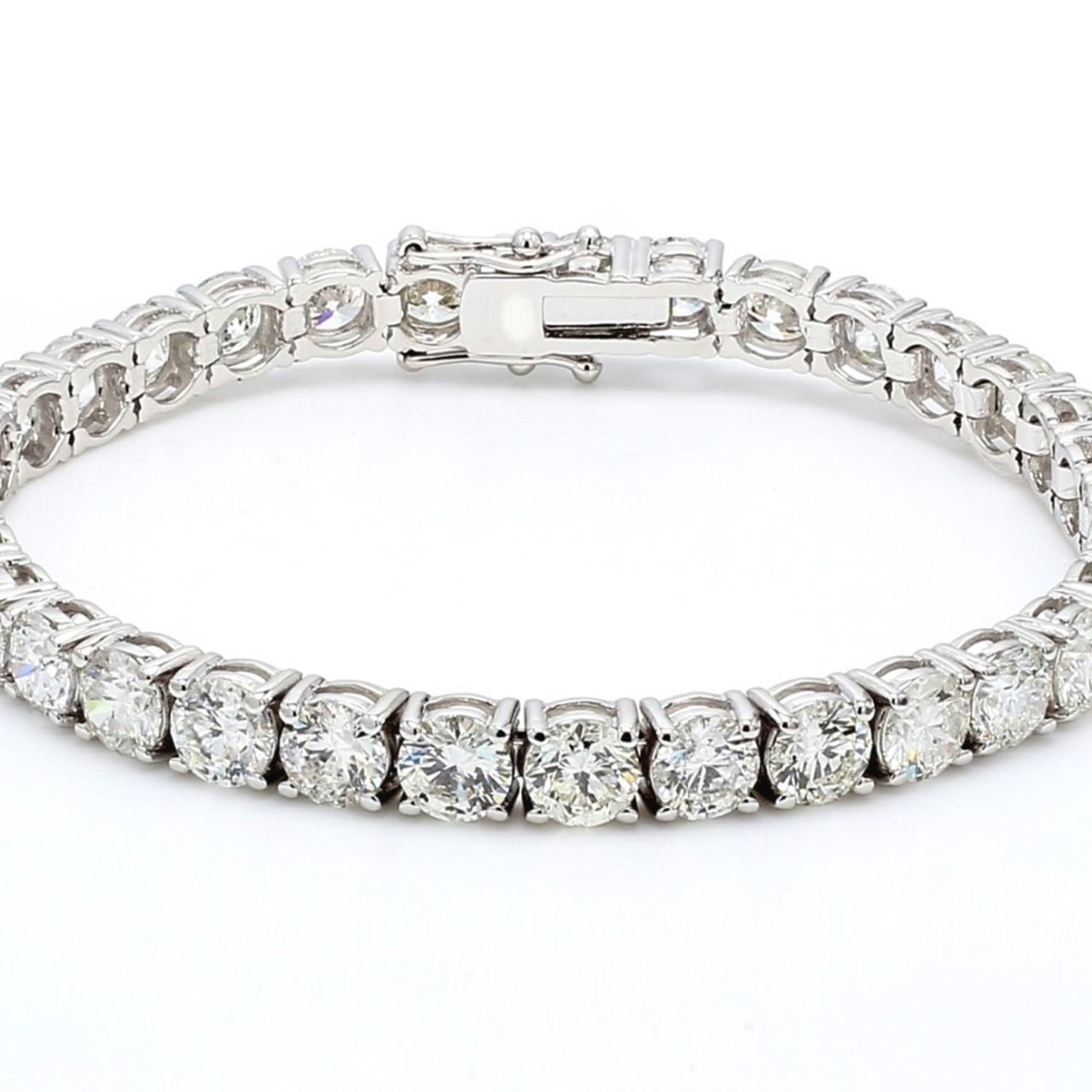 7.5' Tennis bracelet with 4-prong set round diamonds.  D13.04ct.t.w.
