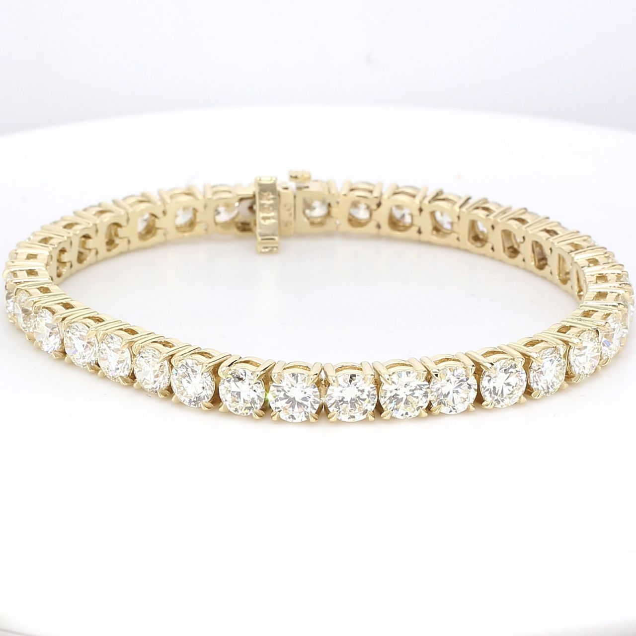 7' Tennis bracelet in 18K YG with claw prong basket set (35) round diamonds.  D17.65ct.t.w.